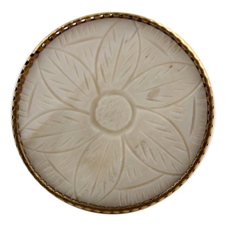 Round Cream Flower Metal And Bone Wine Stopper (Pack Of One Piece)